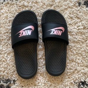 Women’s size size 7 slides